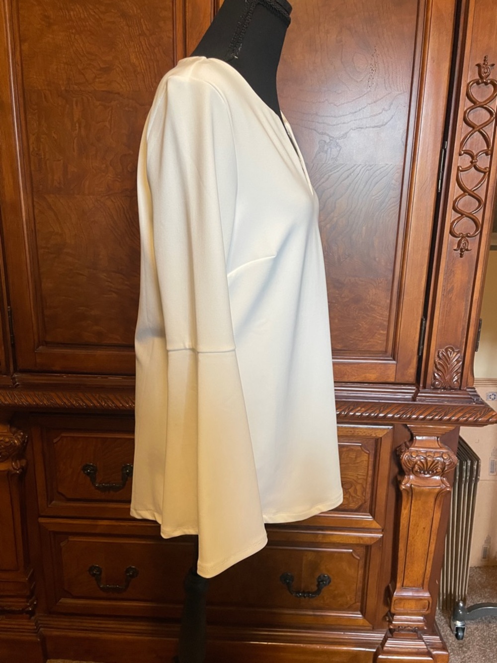 Boston Proper Cream Split-Neck Bell Sleeve Tunic Size Medium - Picture 5 of 9
